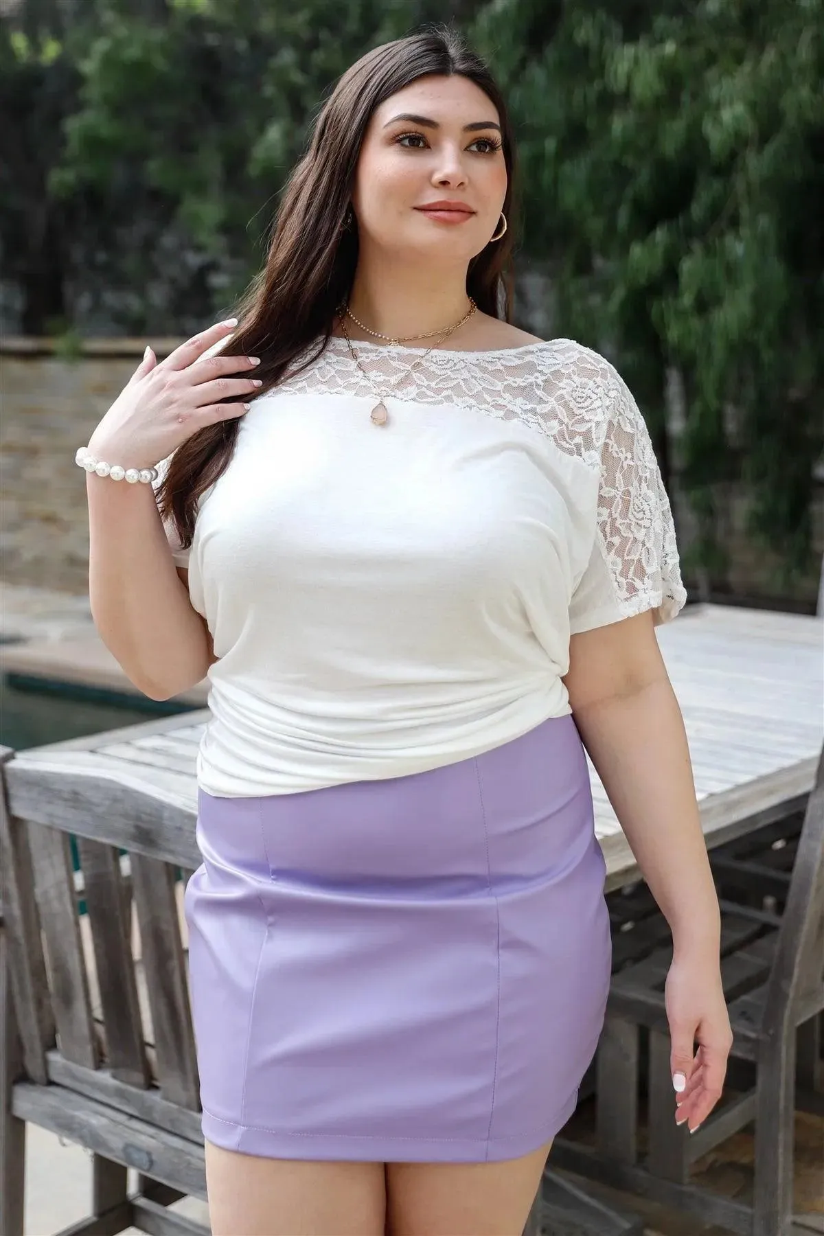Junior Plus Ivory Lace Detail Short Sleeve Top /2-2-2